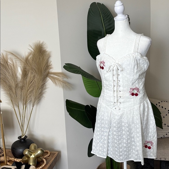 🍒NWT Cherry Lace-Up Eyelet Mini Sz XL🍒 - Picture 12 of 12